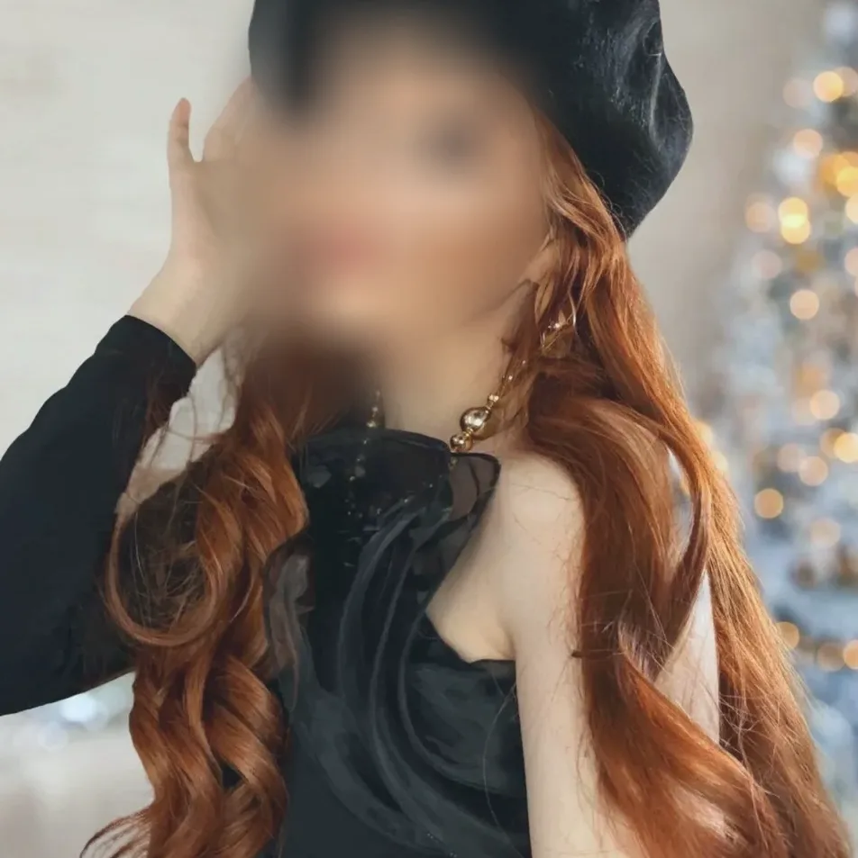 Leyla, 27