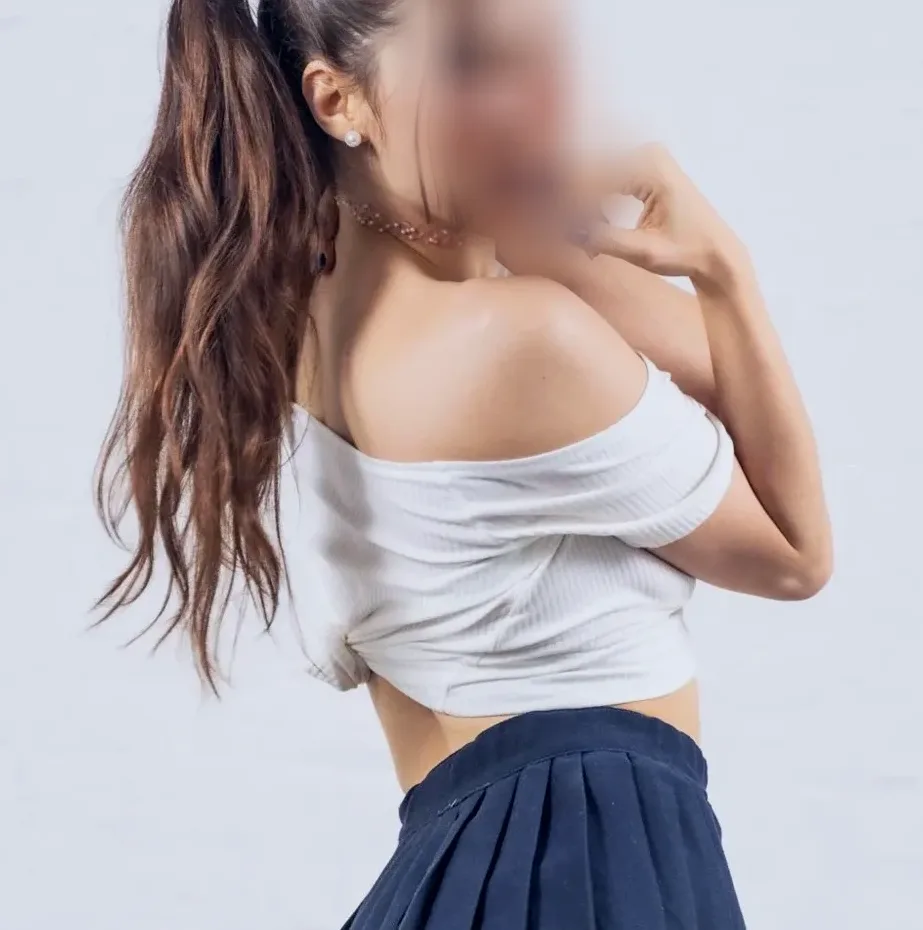 Nella, 34